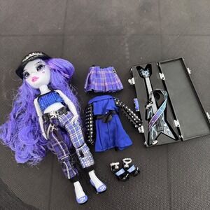Shadow High Uma Vanhoose  Doll Purple Hair Outfit Guitar Case Accessories EUC‎